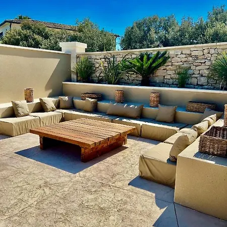 La Maison D'ambrine - La Ibiza Villa Chamaret